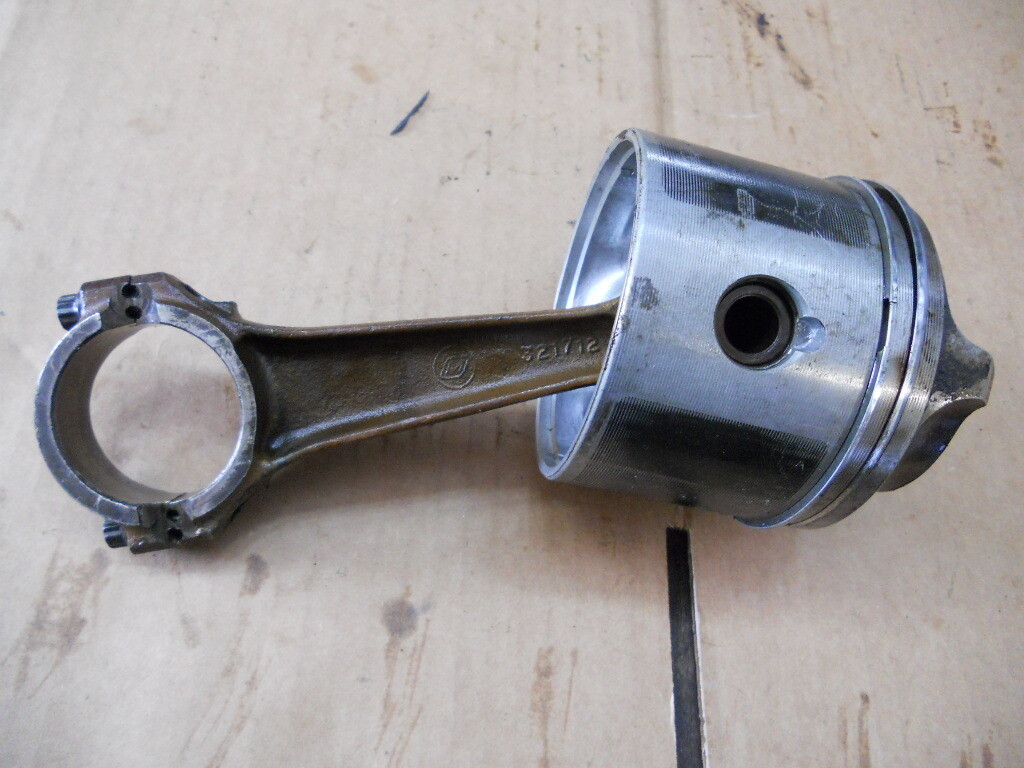 Johnson Evinrude 100-112-115 Piston 396588 Connecting Rod 392591