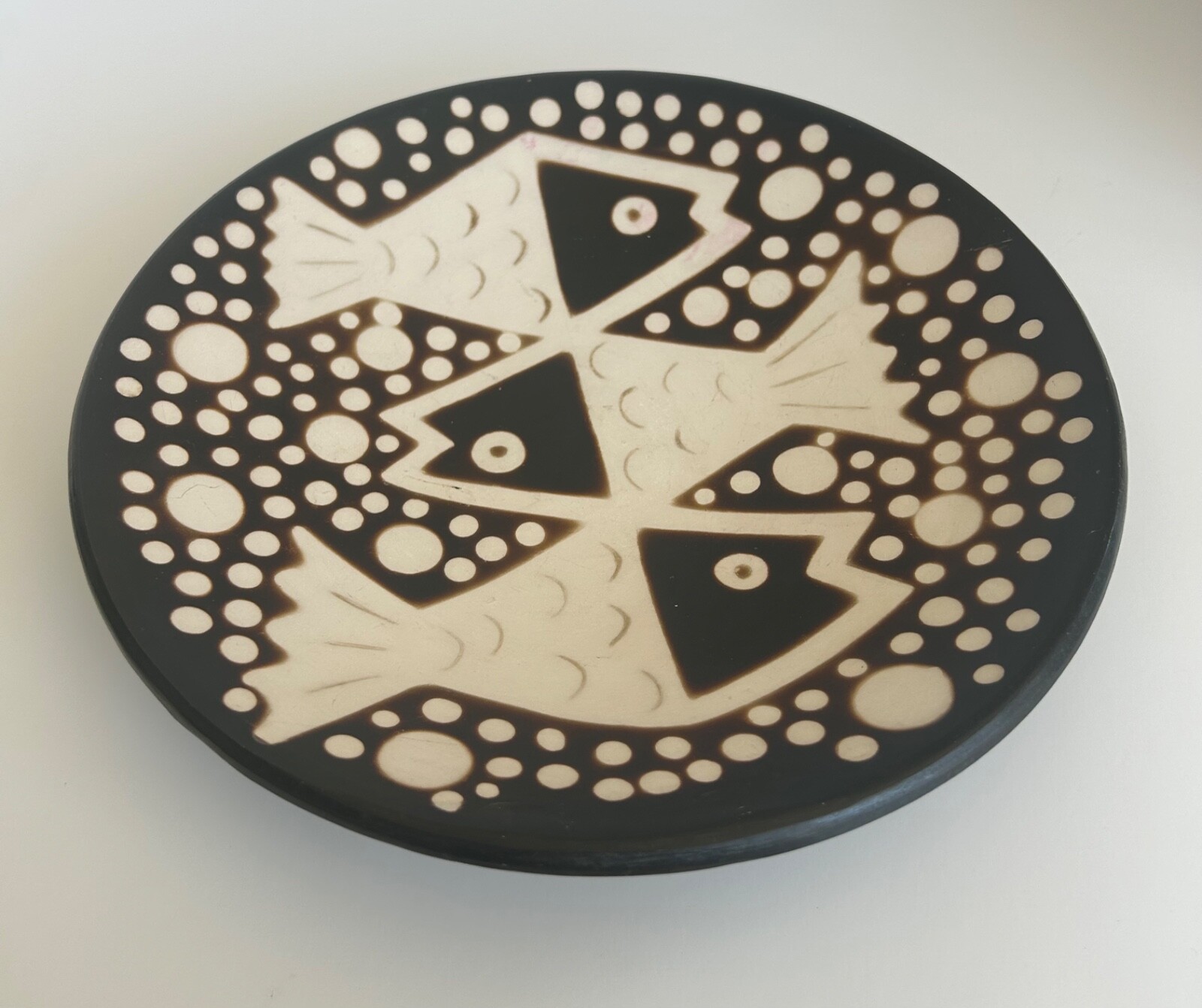 Antonio Lozada - original Chulucanas Peru Pottery Plate "3 fish" 10inch