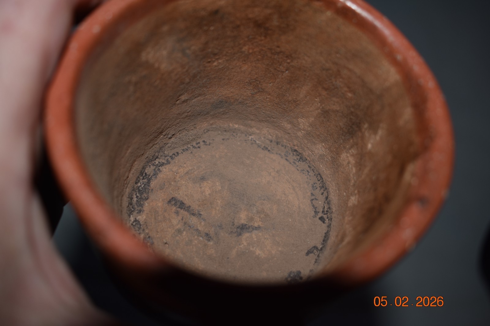 BEAUTIFUL MAYAN STYLE RITUAL VASE, 3-4"