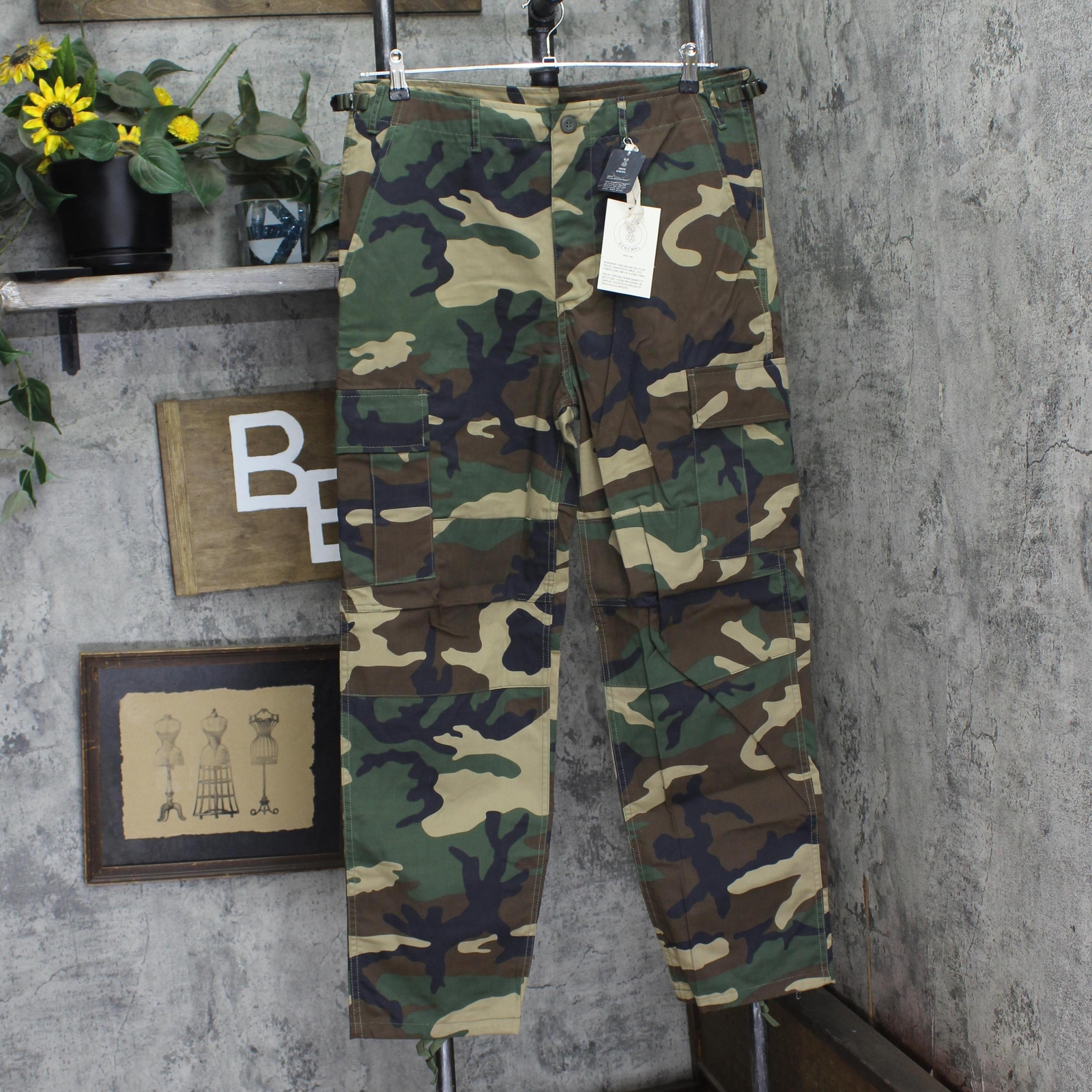 Urban Renewal Womens Cargo Military Straight Leg Pants Camo Green M