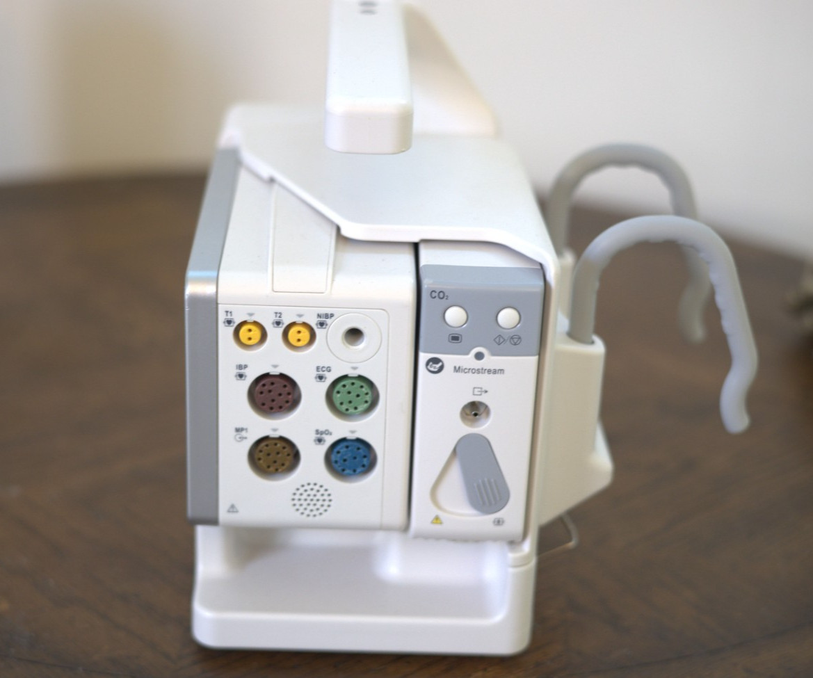 Mindray T1 - Masimo Spo2, ECG, TEMP, NIBP, Co2 Side stream New open box