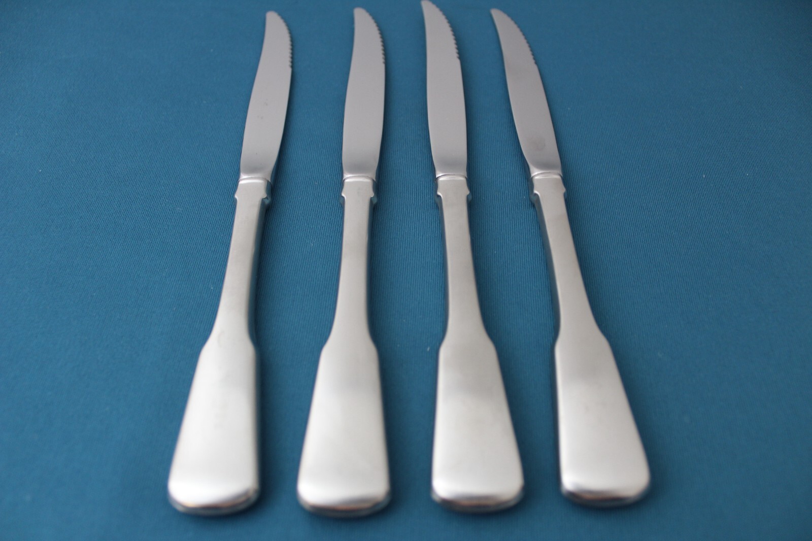 Oneida AMERICAN COLONIAL Steak Knives Hollow (Set of 4) Satin CUBE Stainless 9"