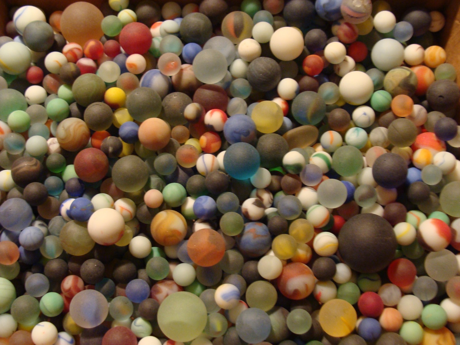 100 Vintage Glass Beach Sea Frosted Marbles Old Toys Jewels Cats Nautical Crafts