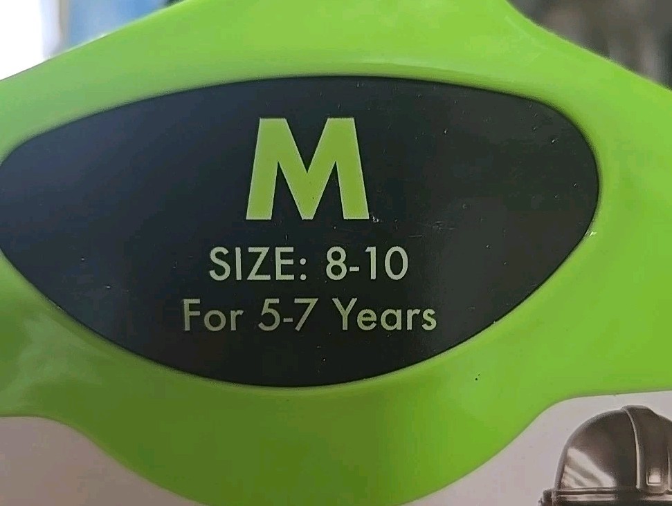 STAR WARS THE MANDALORIAN CHILDS HALLOWEEN COSTUME SZ M 8-10 GLOVES BELT MASK