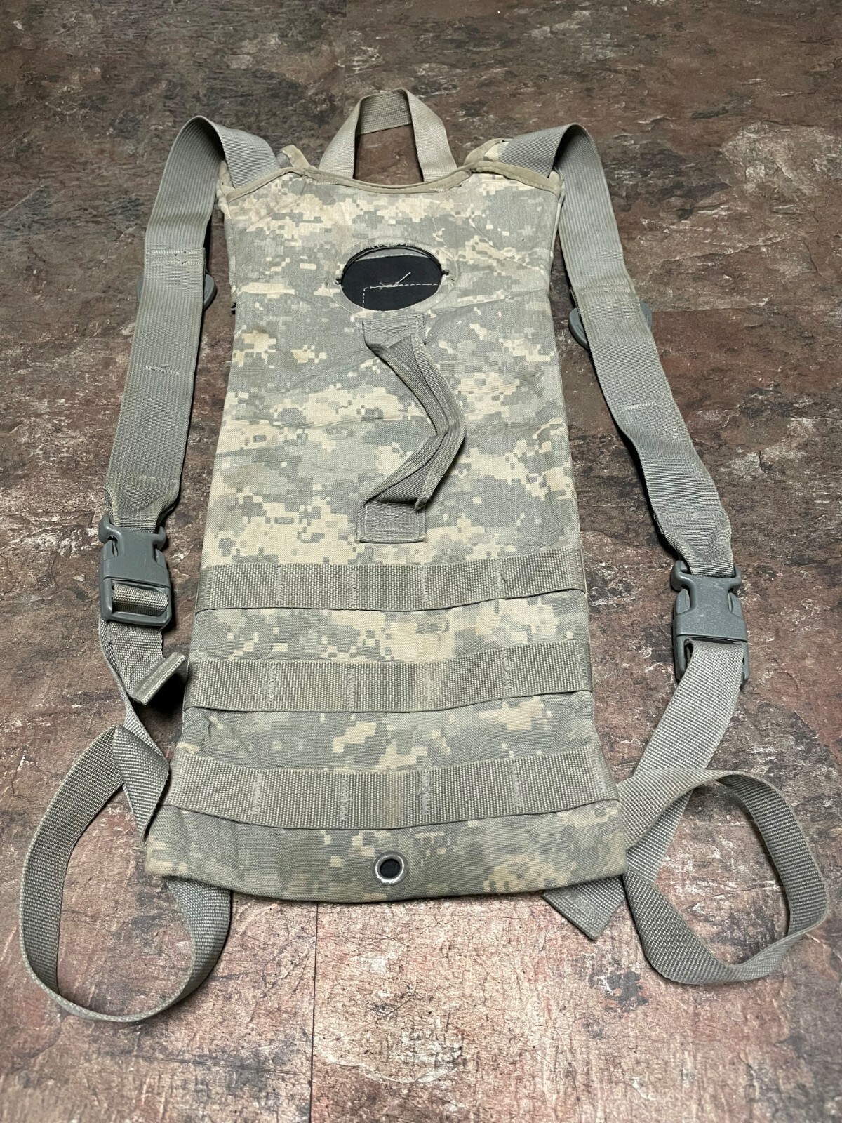 US Army ACU Hydration Carrier 100 OZ 3L System No Bladder Camelback UCP Pack