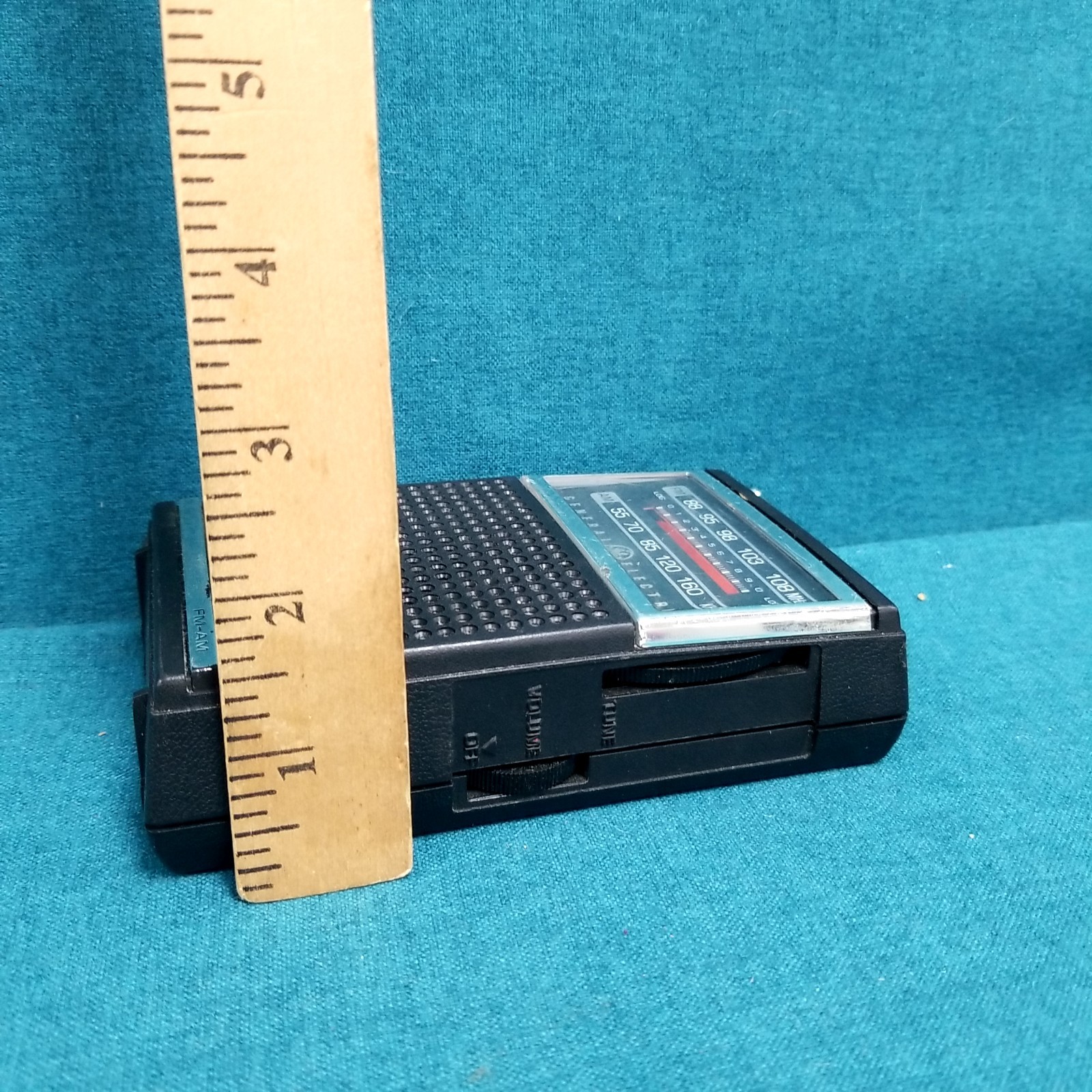 VTG General Electric AM/FM Portable Radio 7-2500A Works w/ Loose Battery Connect