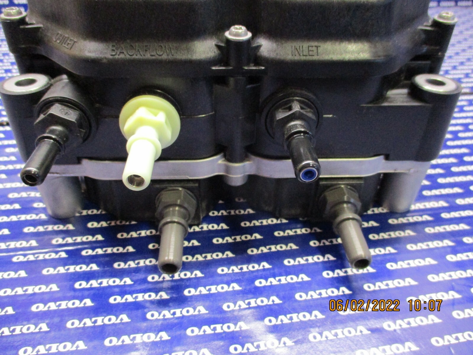 Genuine OEM Volvo Mack def pump 12 volts 23753850 23753845