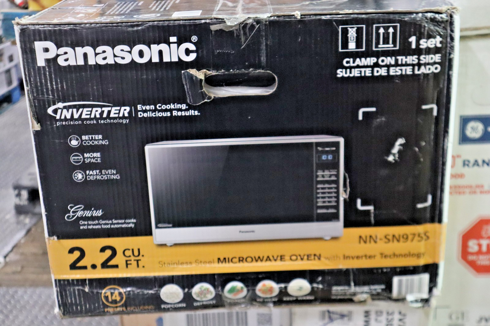 Panasonic ''2.2 cu ft'' Microwave Oven With Inverter Technology (NN-SN975S)