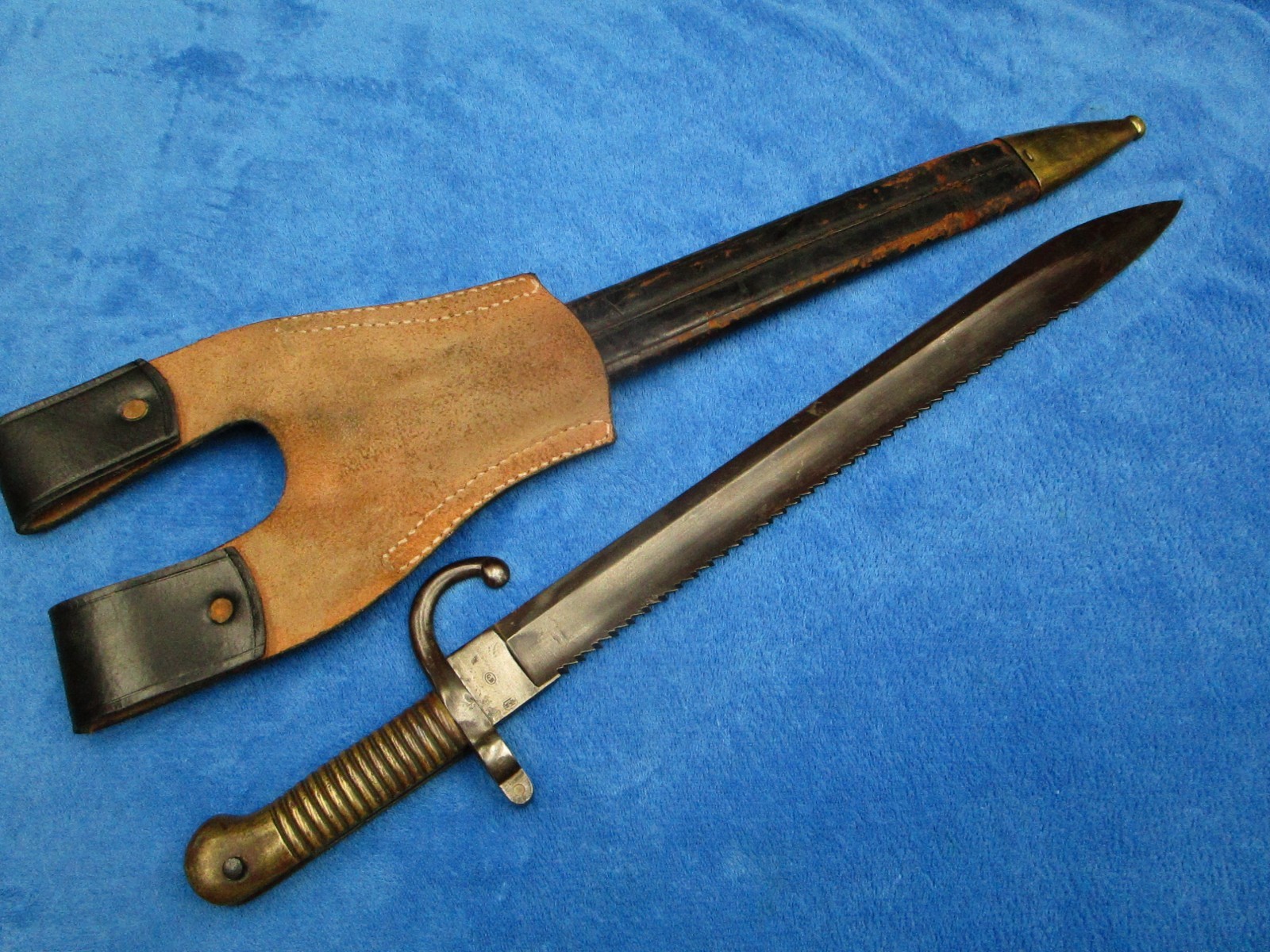 RARE ORIGINAL ANTIQUE M1868 BELGIUM SAWBACK BAYONET AND SCABBARD WITH HANGER