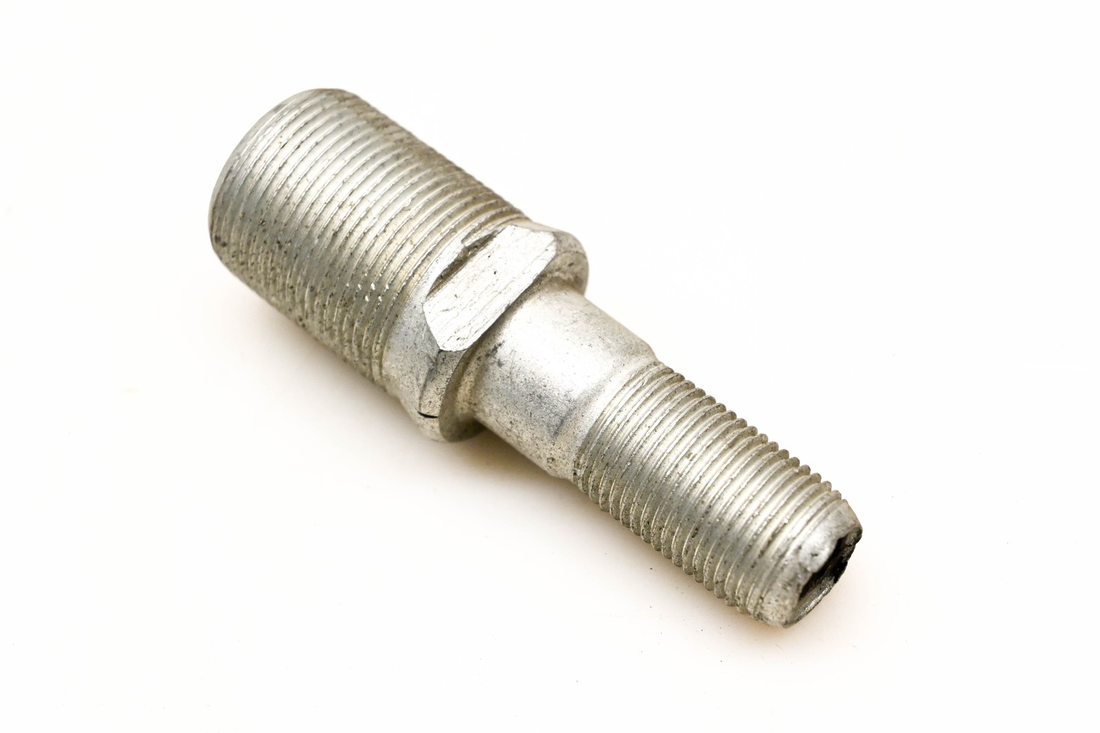 Mack 18AX1118 Righthand Wheel Stud NOS