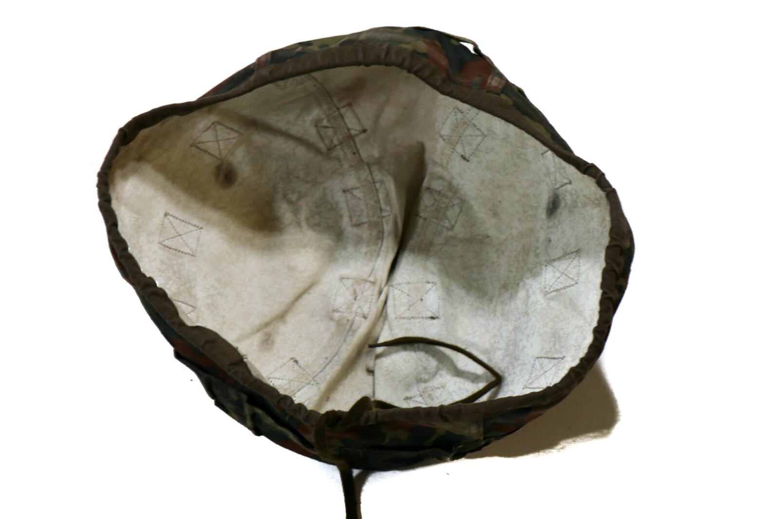 Medium (55-57) - Used German Bundeswehr Flecktarn Helmet Cover Snow Reversible