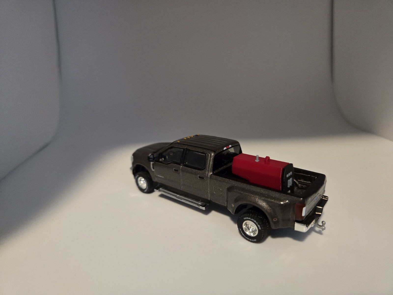 1/64 Scale Large Welder in Red