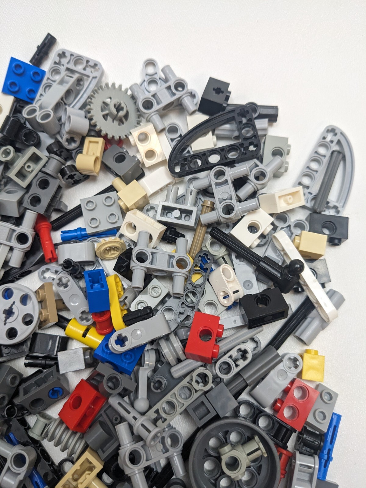 300-Piece LEGO Technic Mix – Pins, Axles, Connectors, Gears for Building & GBC