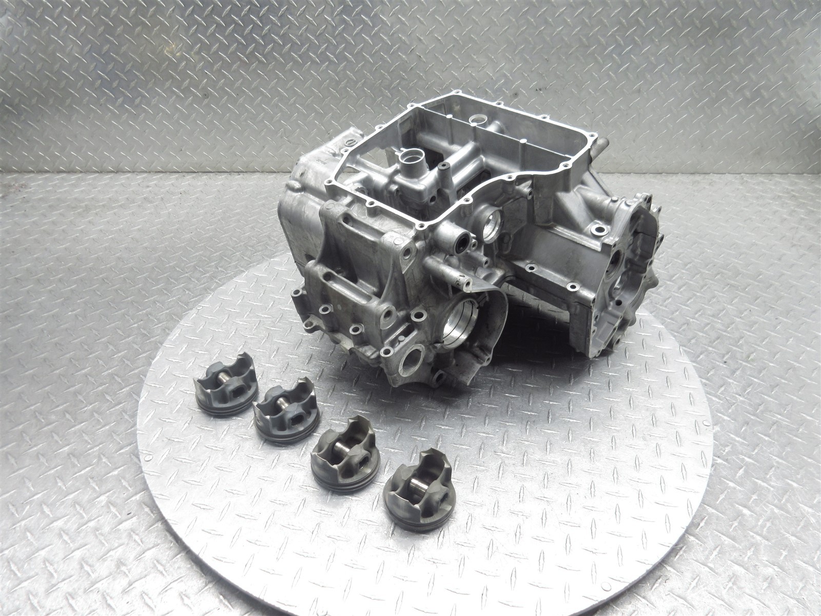 2000 00-01 Honda CBR929RR CBR 929RR CBR900RR Crankcase Case Engine Block Piston