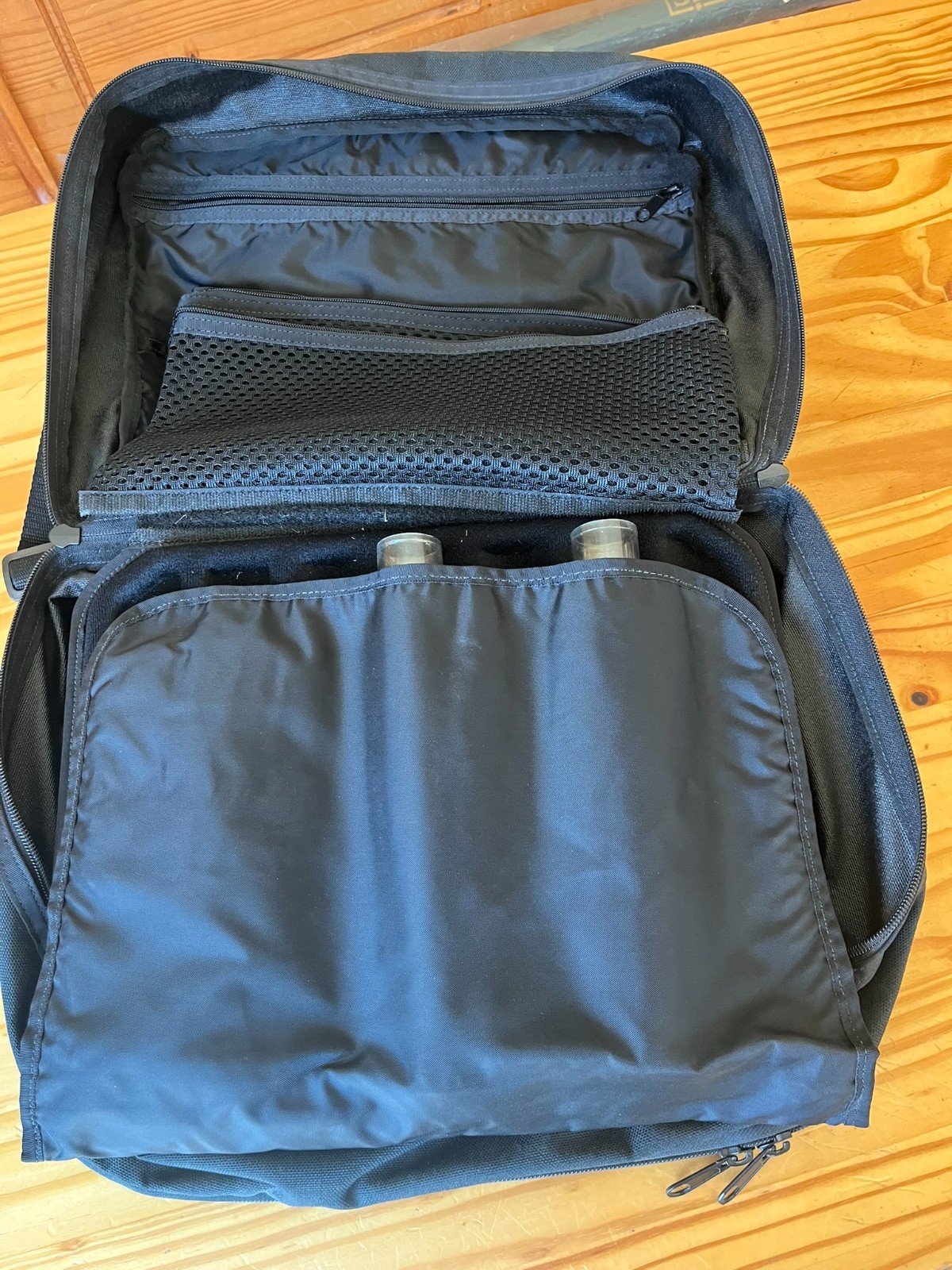 JW Outfitters fly tying travel bag, Green and Black