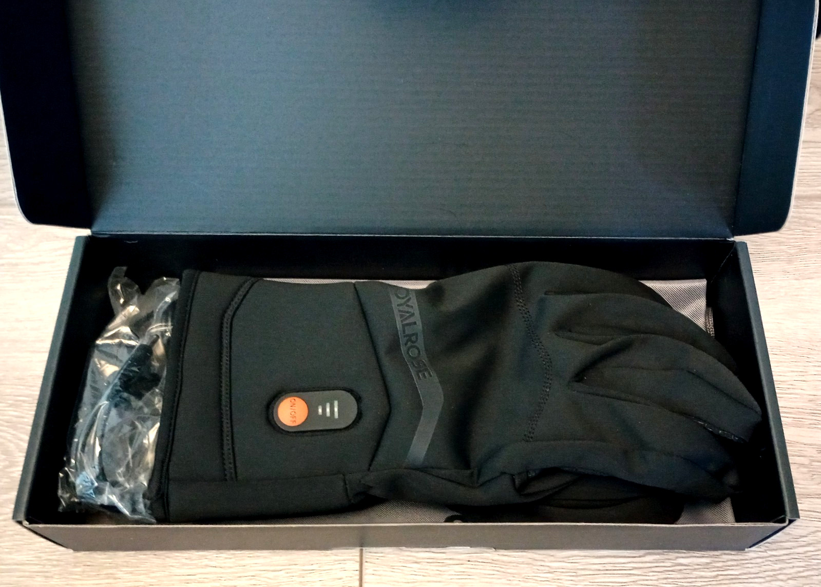 Royalrose Heated Gloves Liners for Men/Women Rechargeable Waterproof Size Med.