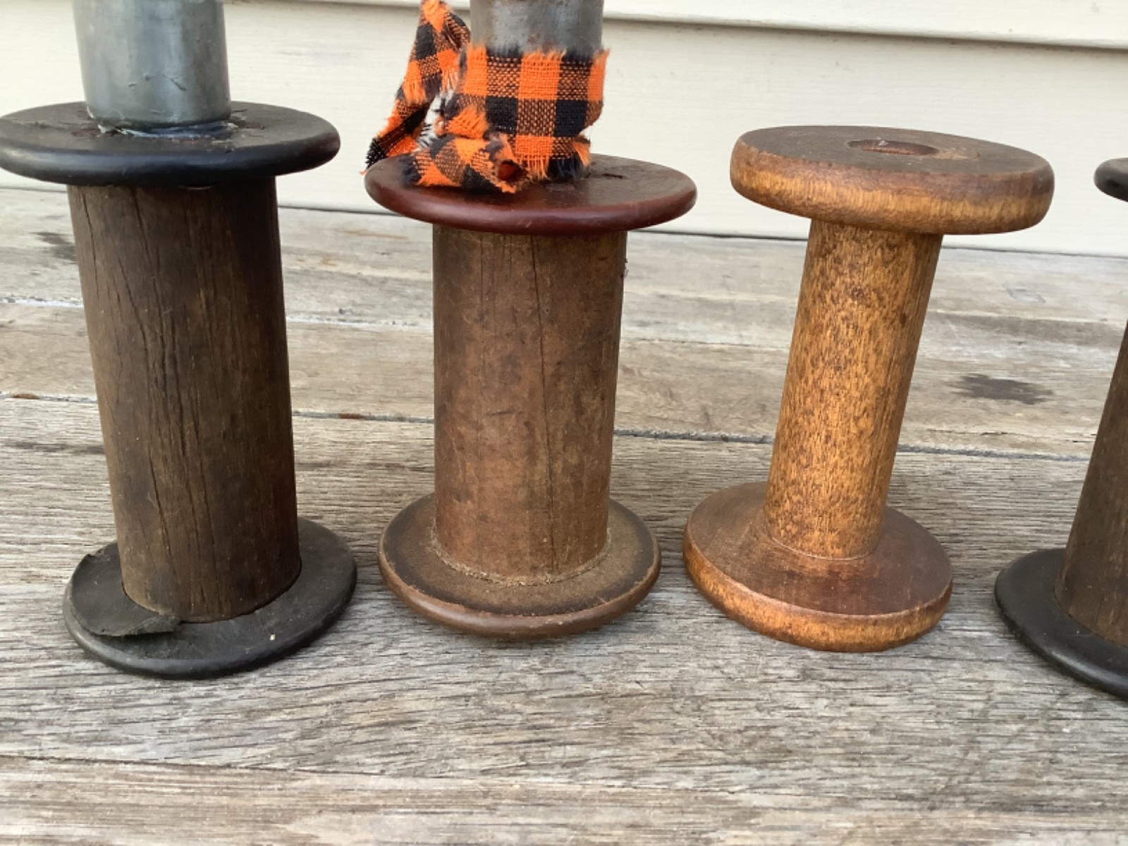 (5) Rustic Vintage Primitive Textile Mill Wooden Spools/ Bobbins 3-4" tall J5