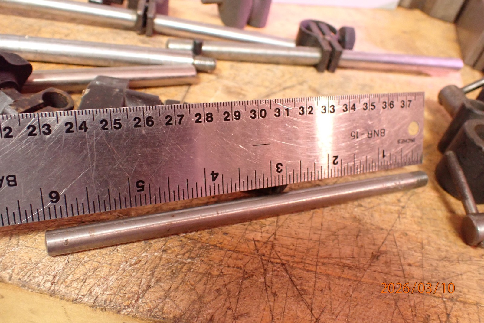 PILE OF BROWN AND SHARPE STARRETT OTHER DIAL INDICATOR ARMS SWIVEL BRACKETS PART