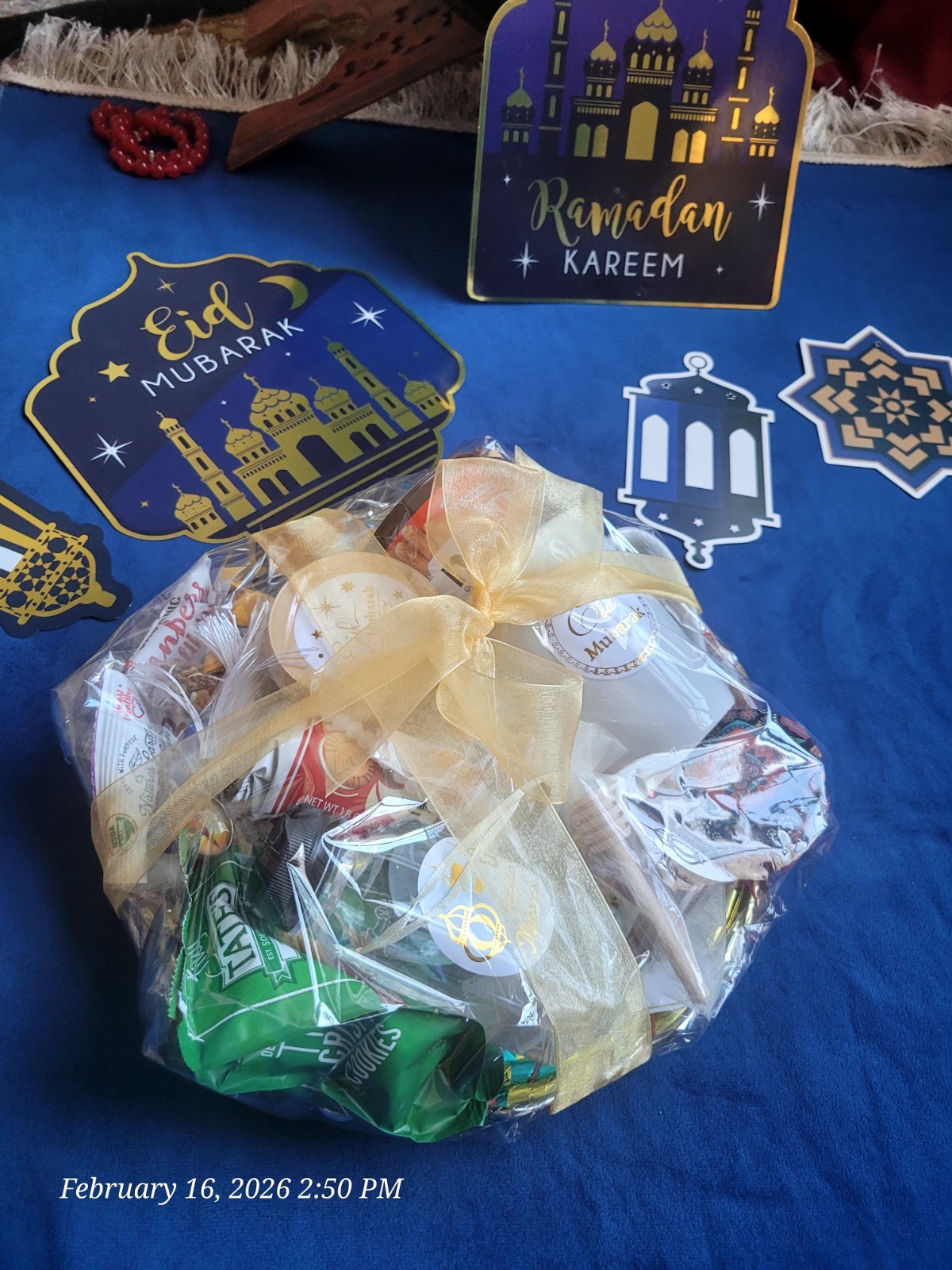 Eid Mubarak Gift Basket wiZamZam, Madina Dates, Ramzan Mug, Henna, Dry Fruit etc