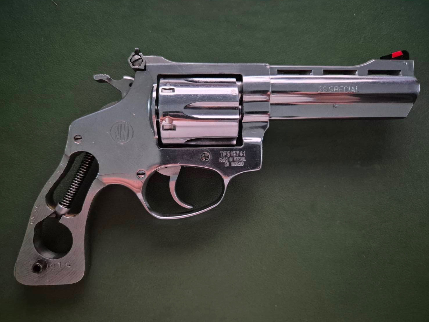 Rossi fit both Round / Square butt grips 67 68 69 71 351 511 515 518 720 971 972