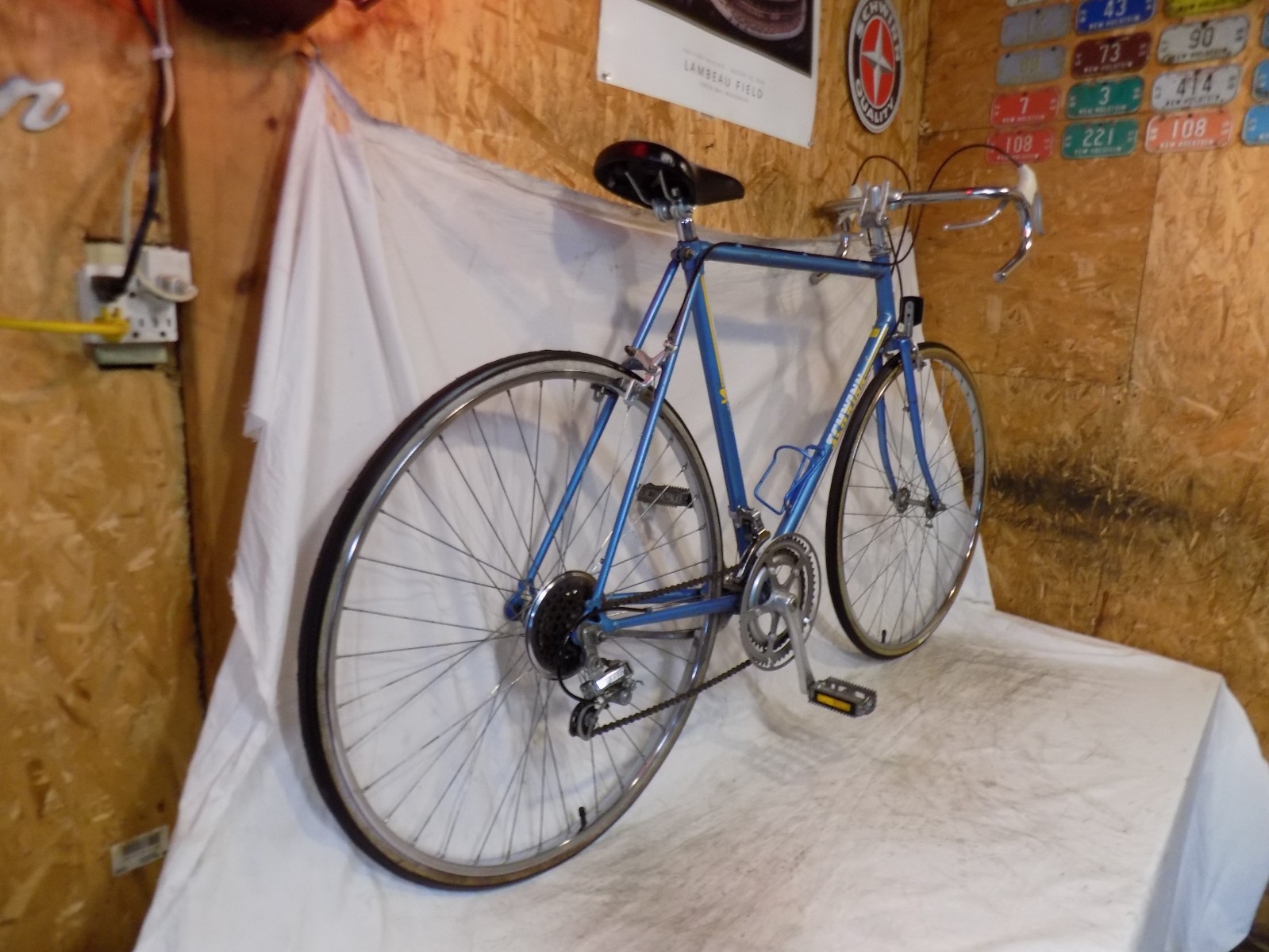 1980s SCHWINN TRAVELER MENS 10-SPEED ROAD BIKE WORLD SPORT SUPER VOYAGEUR LETOUR