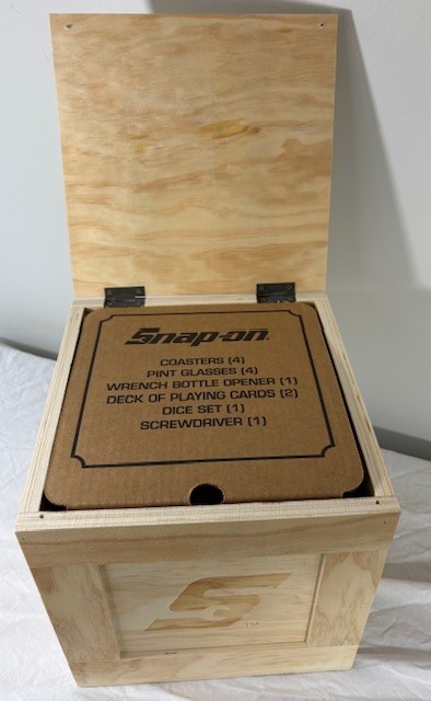 Snap-On  Gift Box Wooden Crate  SSX118P119- Missing Screwdriver