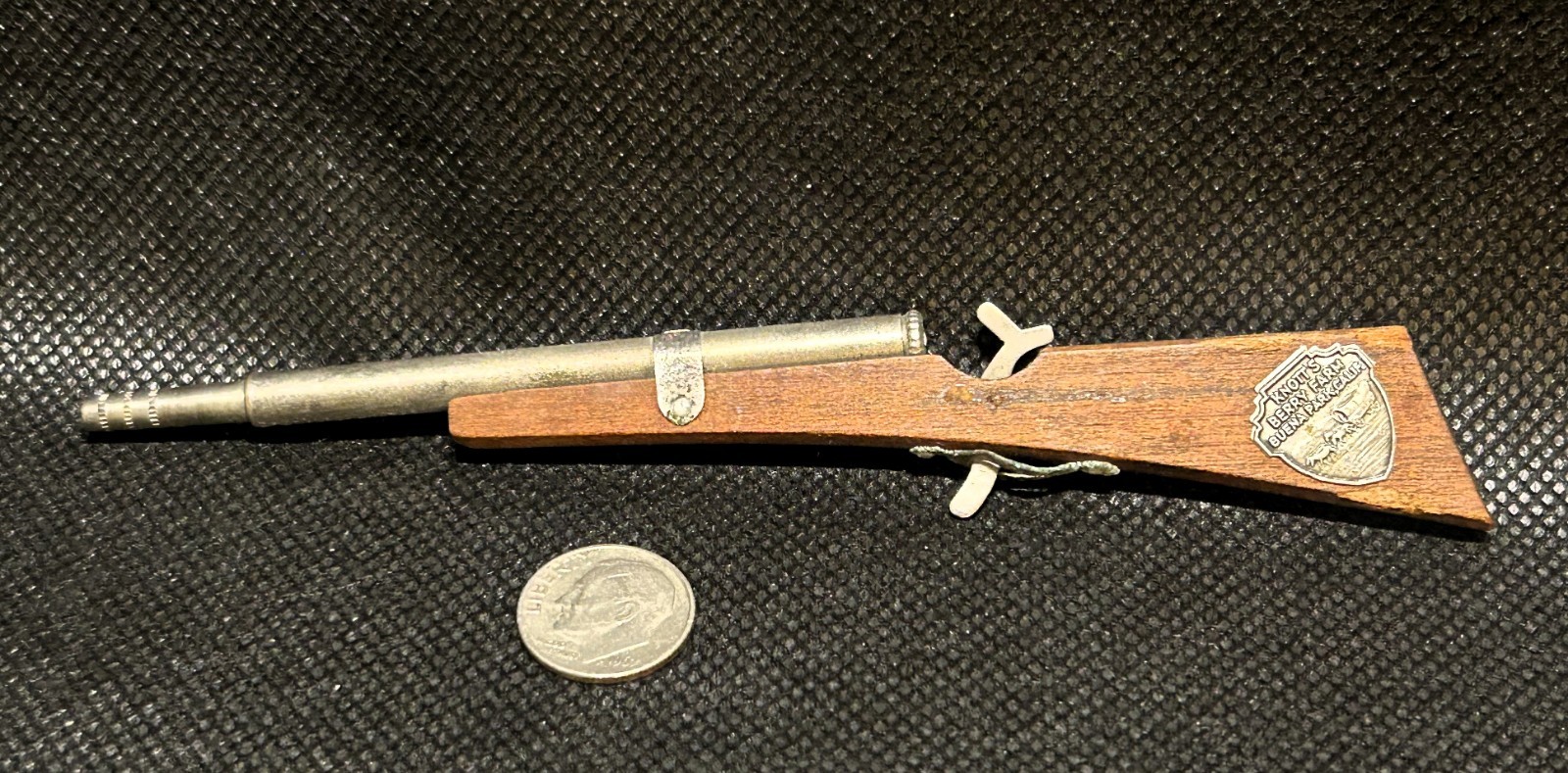 Vintage~Knott's Berry Farm Souvenir Cowboy Rifle Toy~Retractable Mechanism~Works