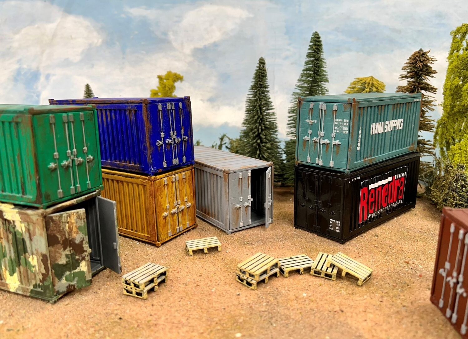 Renedra Plastic - 20FT Shipping Containers & Pallets - 28mm Games