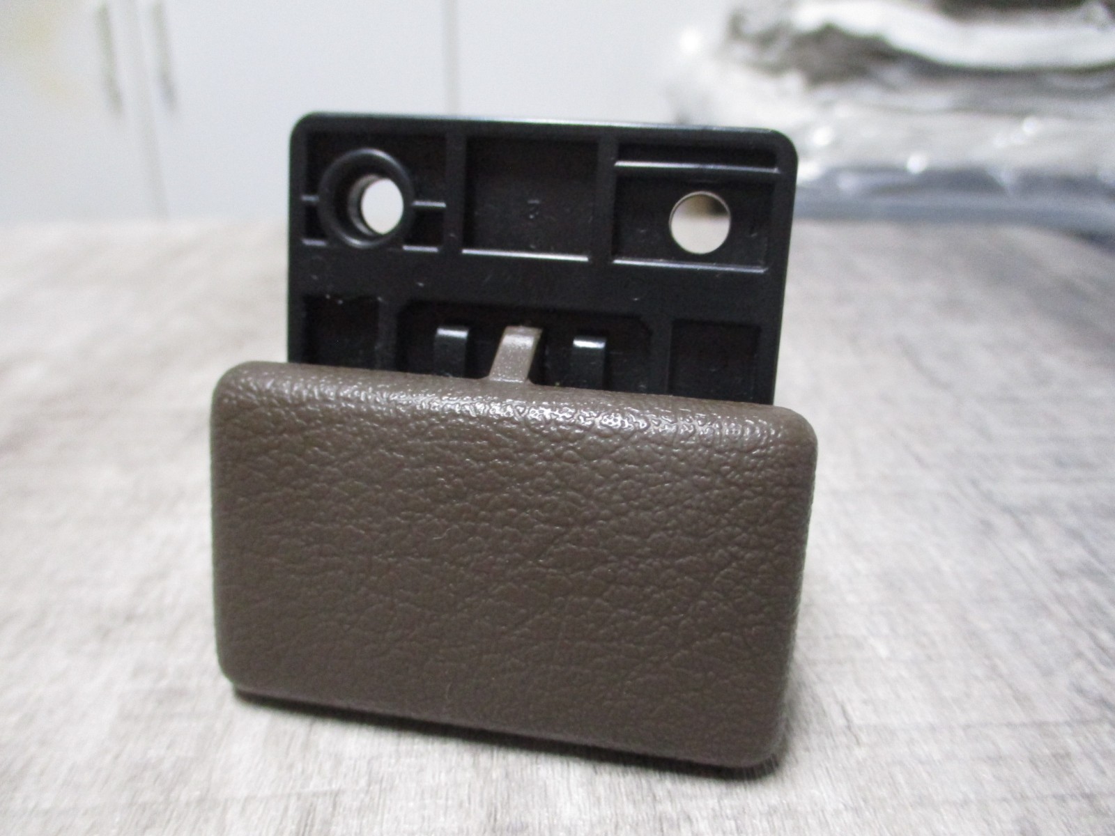 1994-1997 Nissan Hardbody Pickup Pathfinder Altima Glove Box Latch Brown OEM