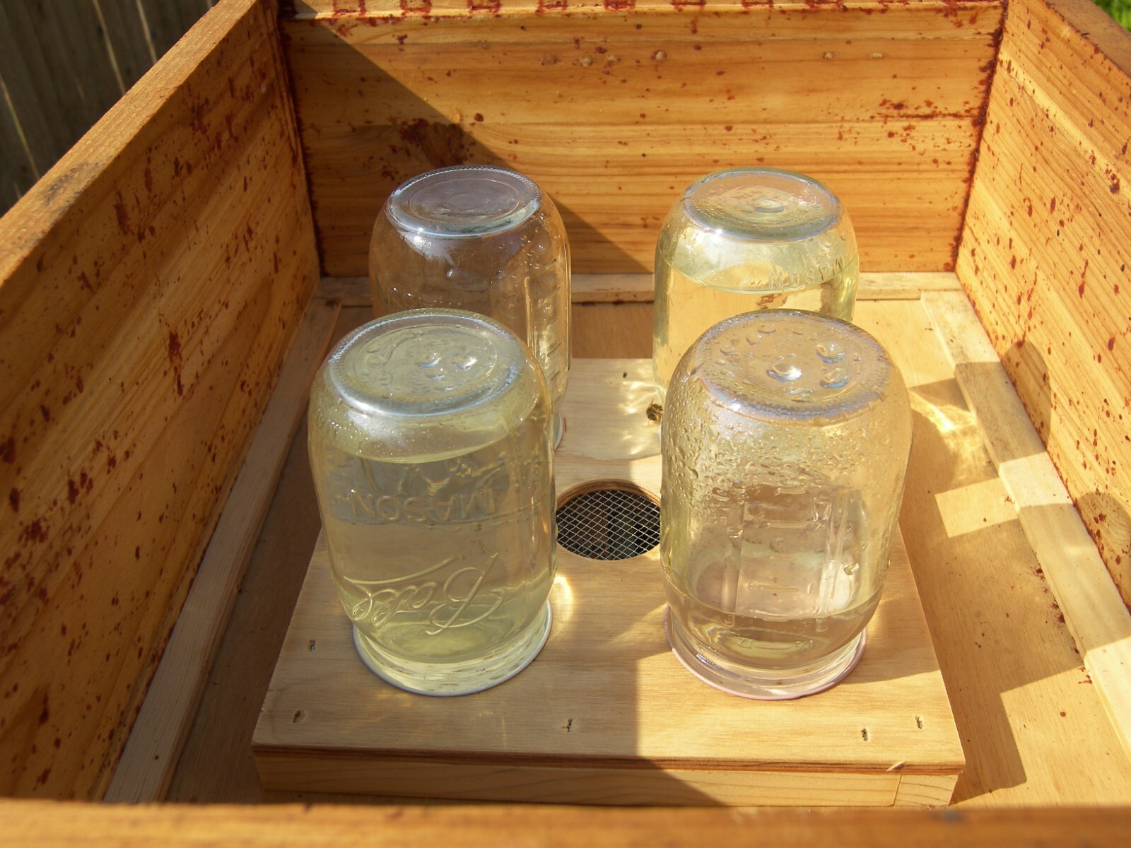 Top Beehive Feeder, Easy to Use and Convenient, 4 Jar Capacity New Handmade USA