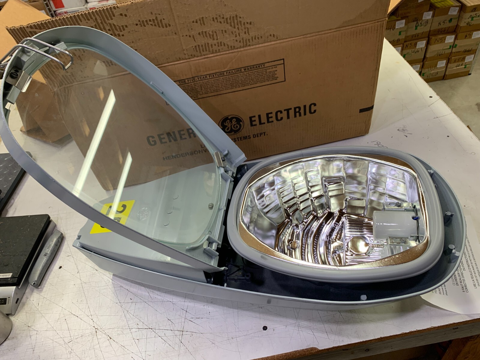 GE M-250A2 STREET LIGHT HPS 250W 120V 208V 240V 277V NEW OLD STOCK LAMP PE POLE