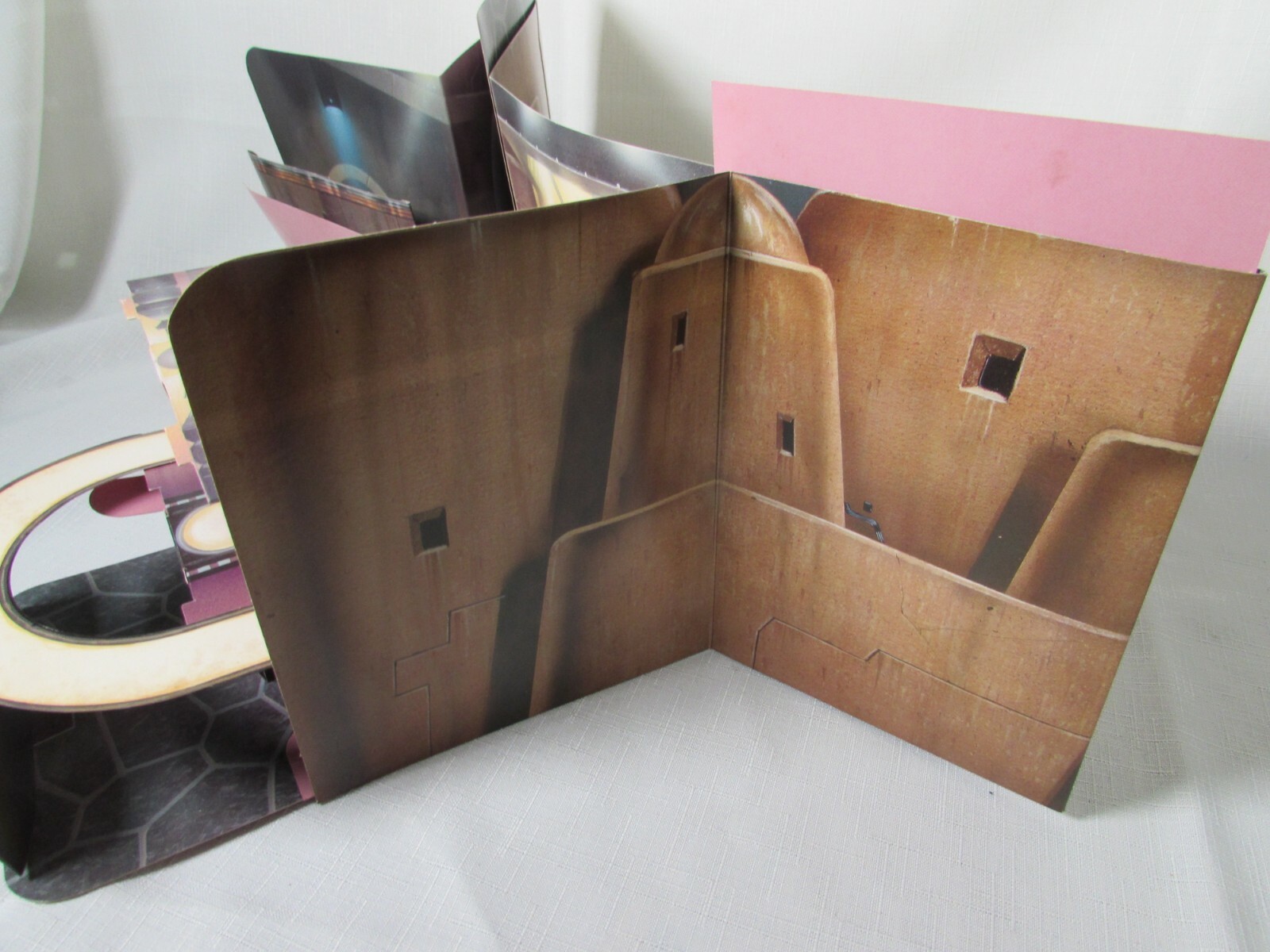 1997 STAR WARS Action Figure MAIL-AWAY Mos Eisley Cantina POP-UP Diorama Playset