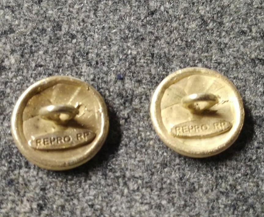 WWI German 4th Kompanie Buttons 1910 in brass, unpainted buttons by the pair