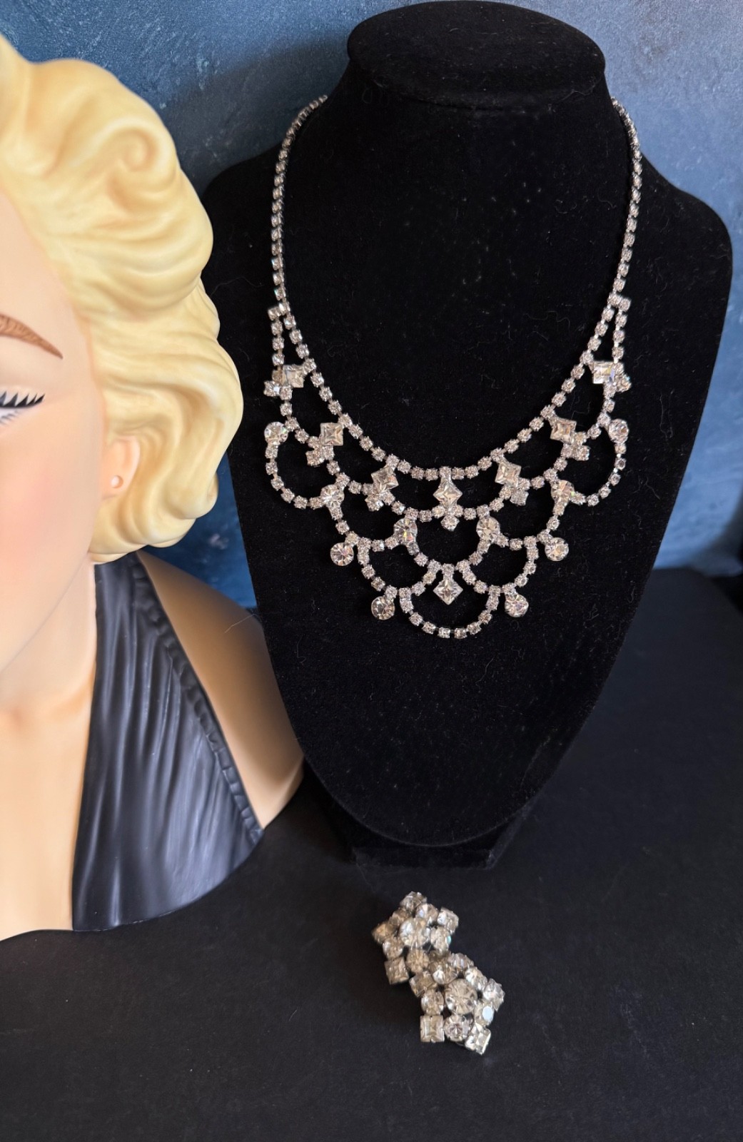 VINTAGE LADY HEAD VASE CONVENTION MARILYN MONROE 10” & VINTAGE NECKLACE/EARRINGS