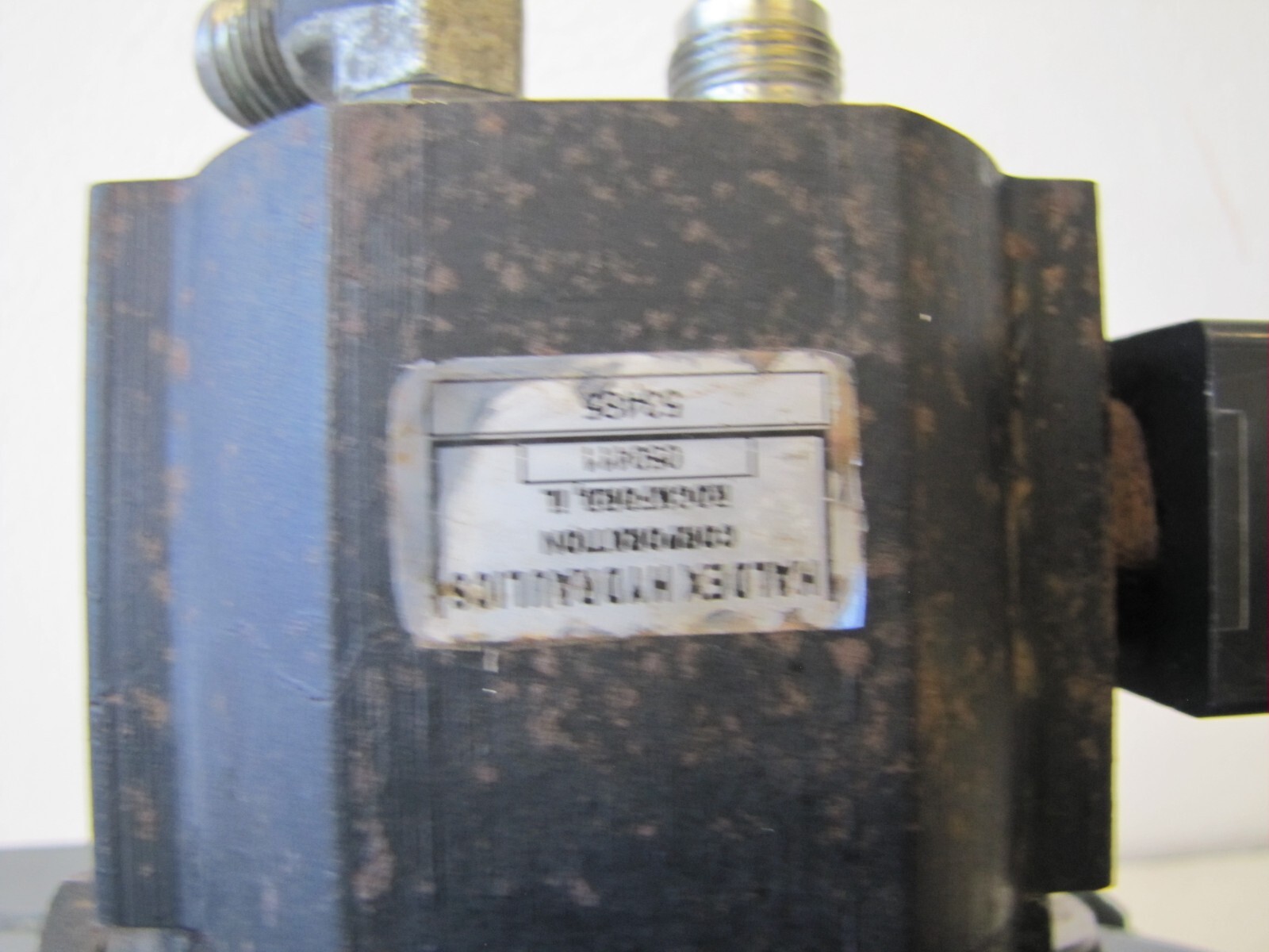 Tennant Sweeper Vacuum Fan Assembly Housing and Hydraulic Motor 1071240 9002683