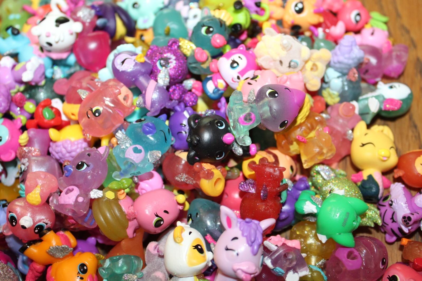 Hatchimals COLLEGGTIBLES Random LOT Bag (10) Assorted CUTE Seasons NO DUPLICATES