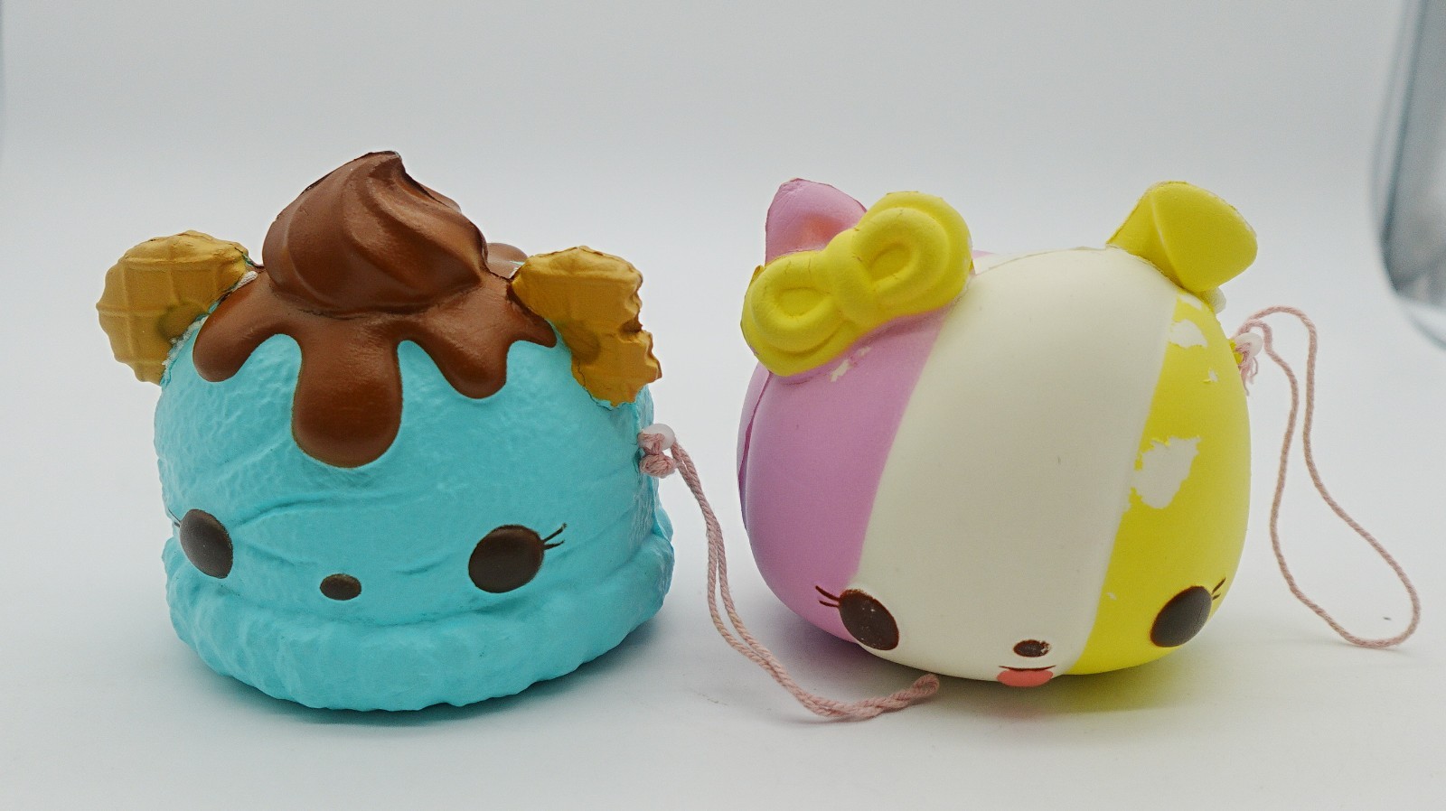 MGA 2 Pack Num Noms Smooshcakes Van Minty Bubblegum Super Squishy Collect READ!!