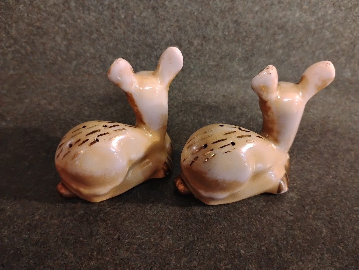 VINTAGE KITSCH YELLOW BAMBI DEER SALT AND PEPPER SHAKERS - 1950's MADE IN JAPAN