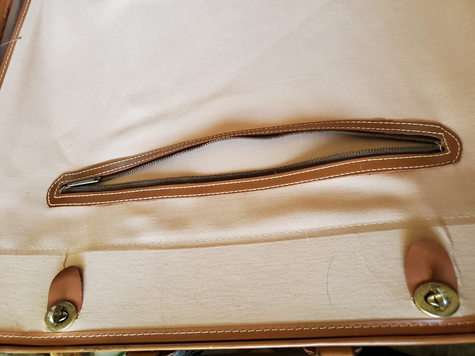 Vtg 1940-50s Cowhide Leather WINGS Suitcase Flight Luggage Carry-On 22”X 19”X 6”