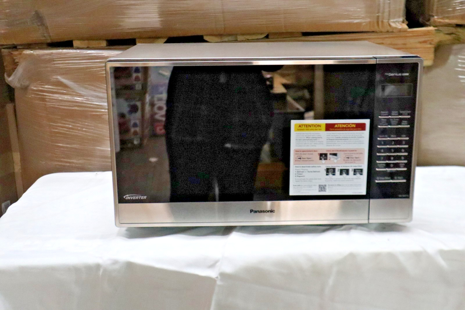 Panasonic ''2.2 cu ft'' Microwave Oven With Inverter Technology (NN-SN975S)