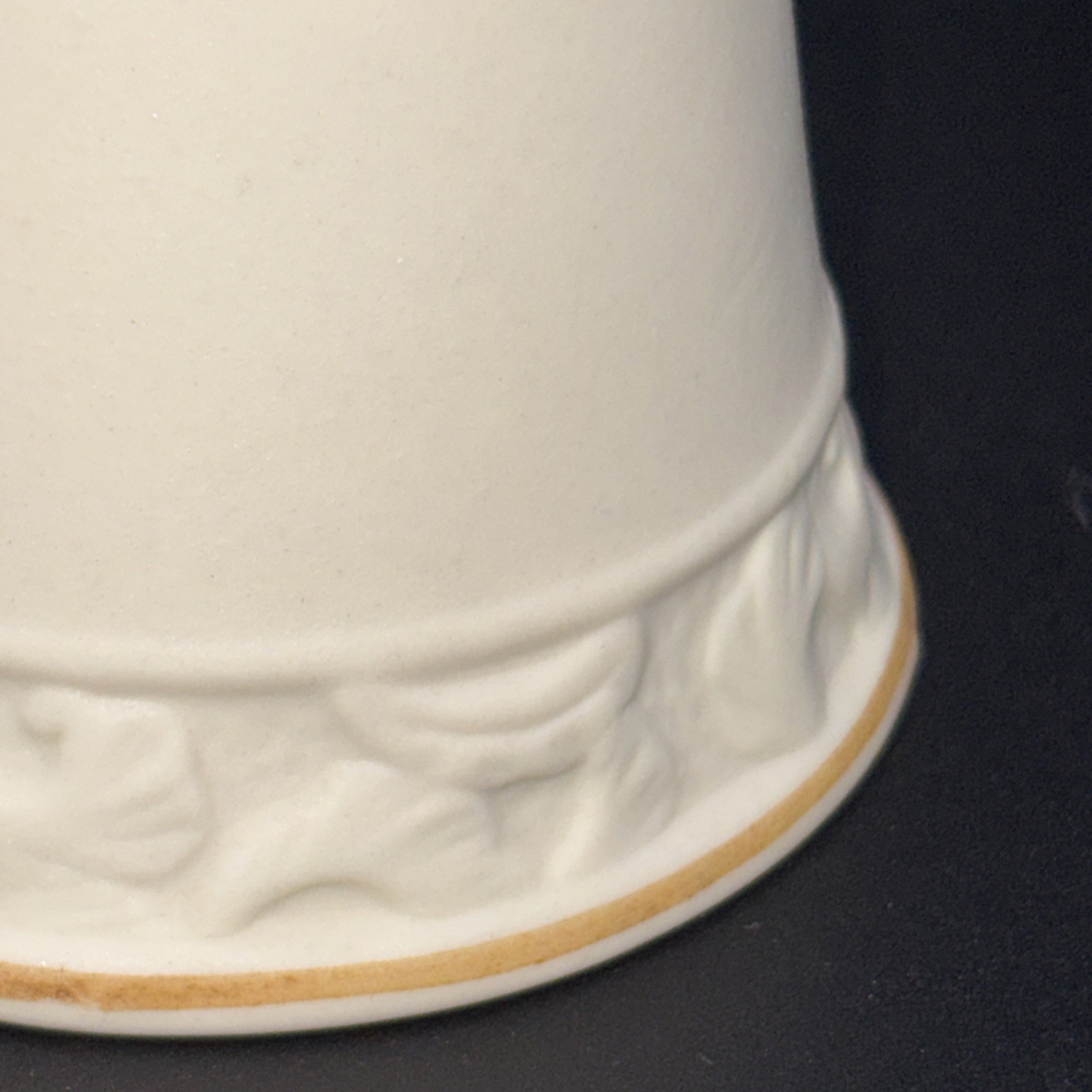 Vintage Arnart Copodimonte Style Mission Bell Off-White Porcelain Flowers MINT