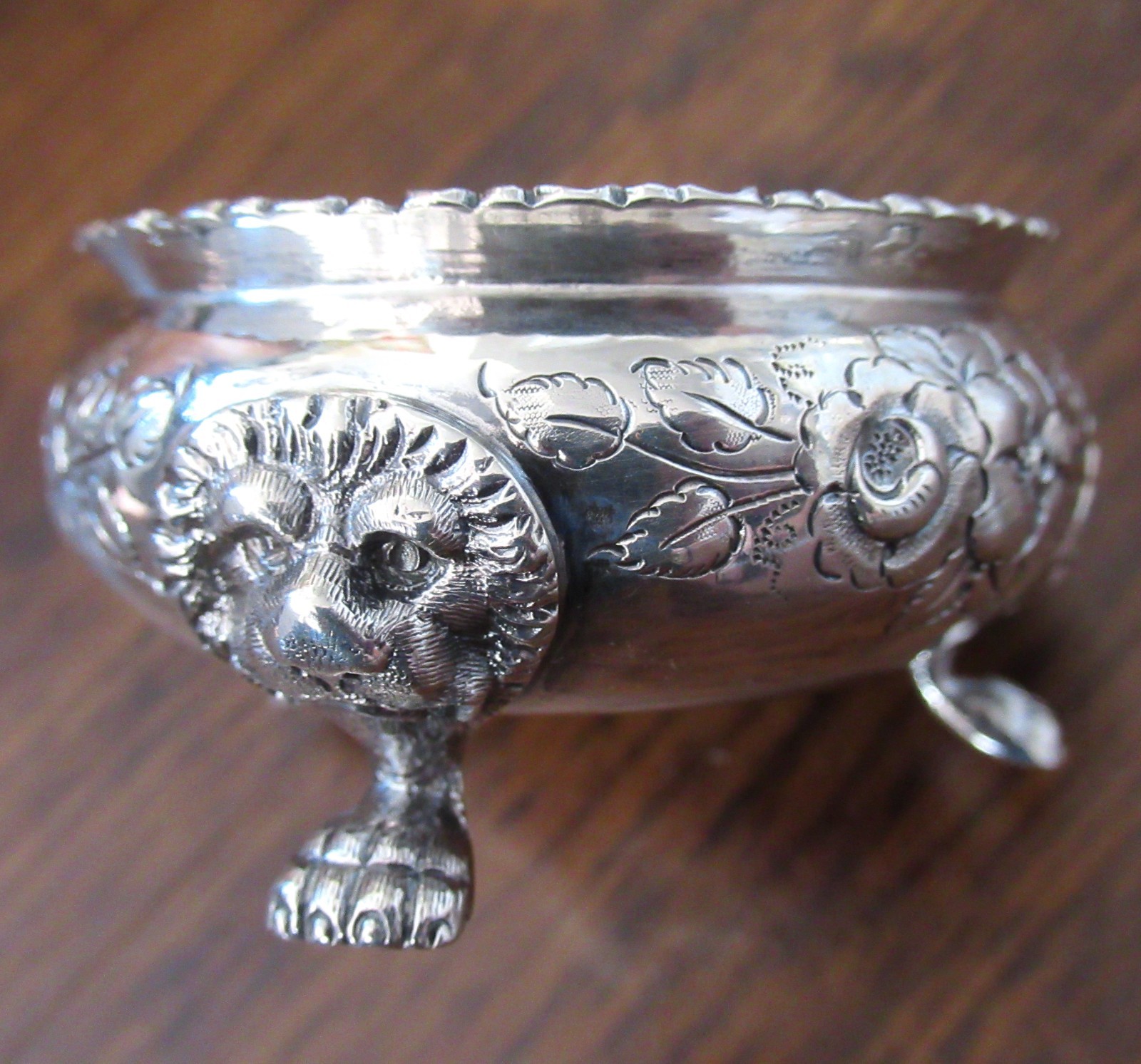 Antique Mappin & Webb Sterling Silver Salt Cellar 3 Footed Lions Head Floral 925