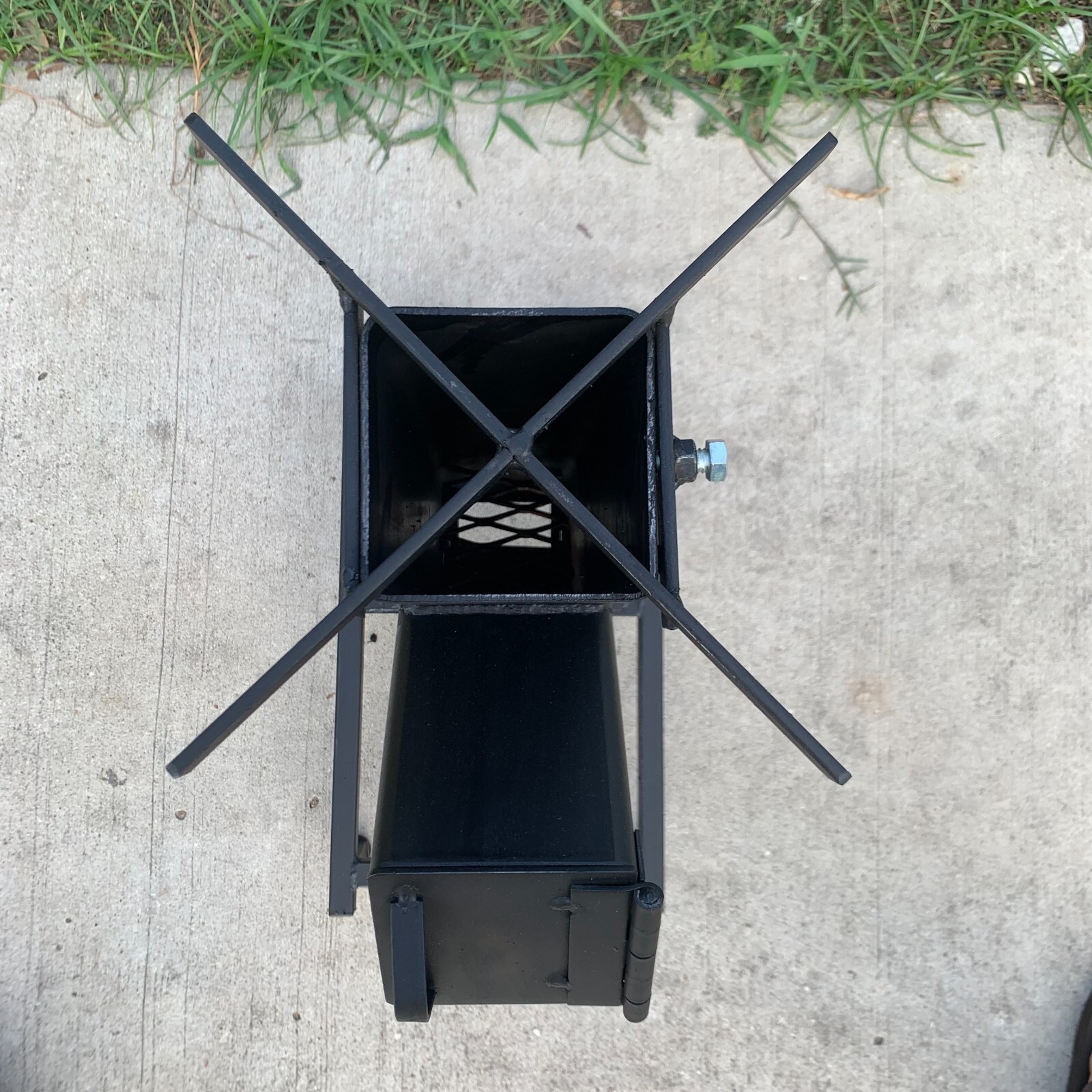 LAREDOS BLACKSMITHS PORTABLE ROCKET STOVE 2YRS WARRANTY