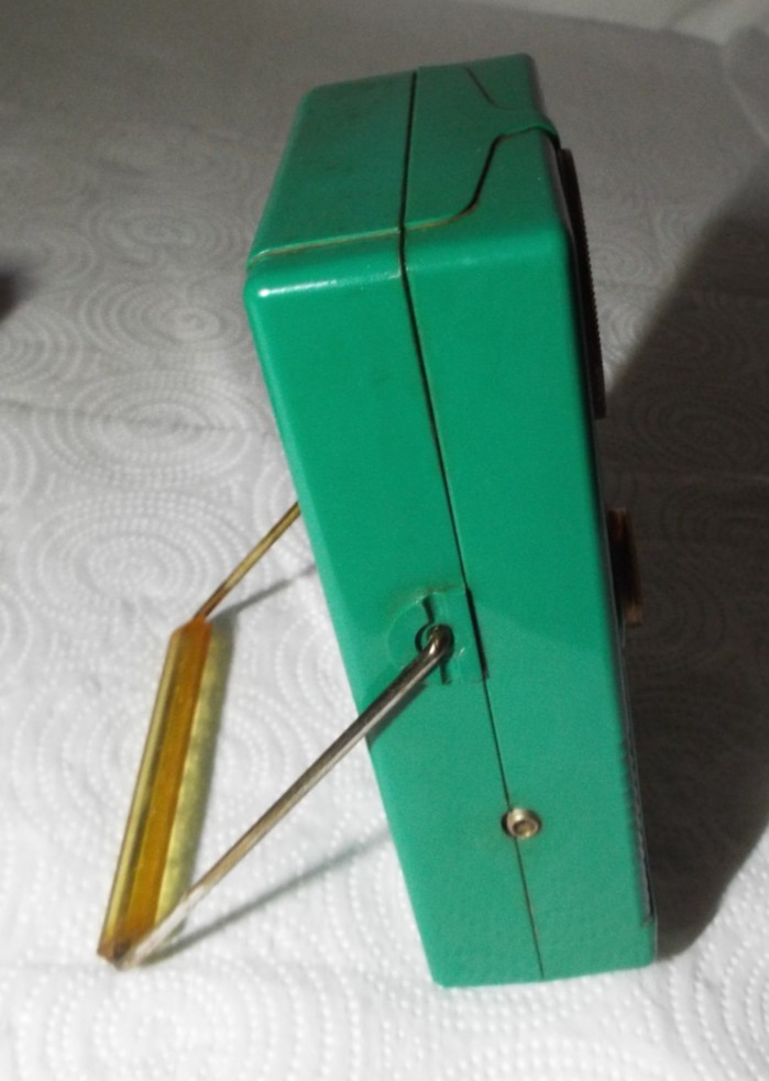 VINTAGE 1950's EMERSON 888 VANGUARD NEVABREAK POCKET RADIO "WORKS GREAT" READ!!!