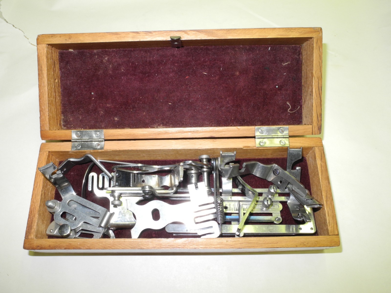 VINTAGE WHEELER & WILSON AND SINGER ACCESSORY BOX LOADED WITH PARTS, GOOD SHAPE
