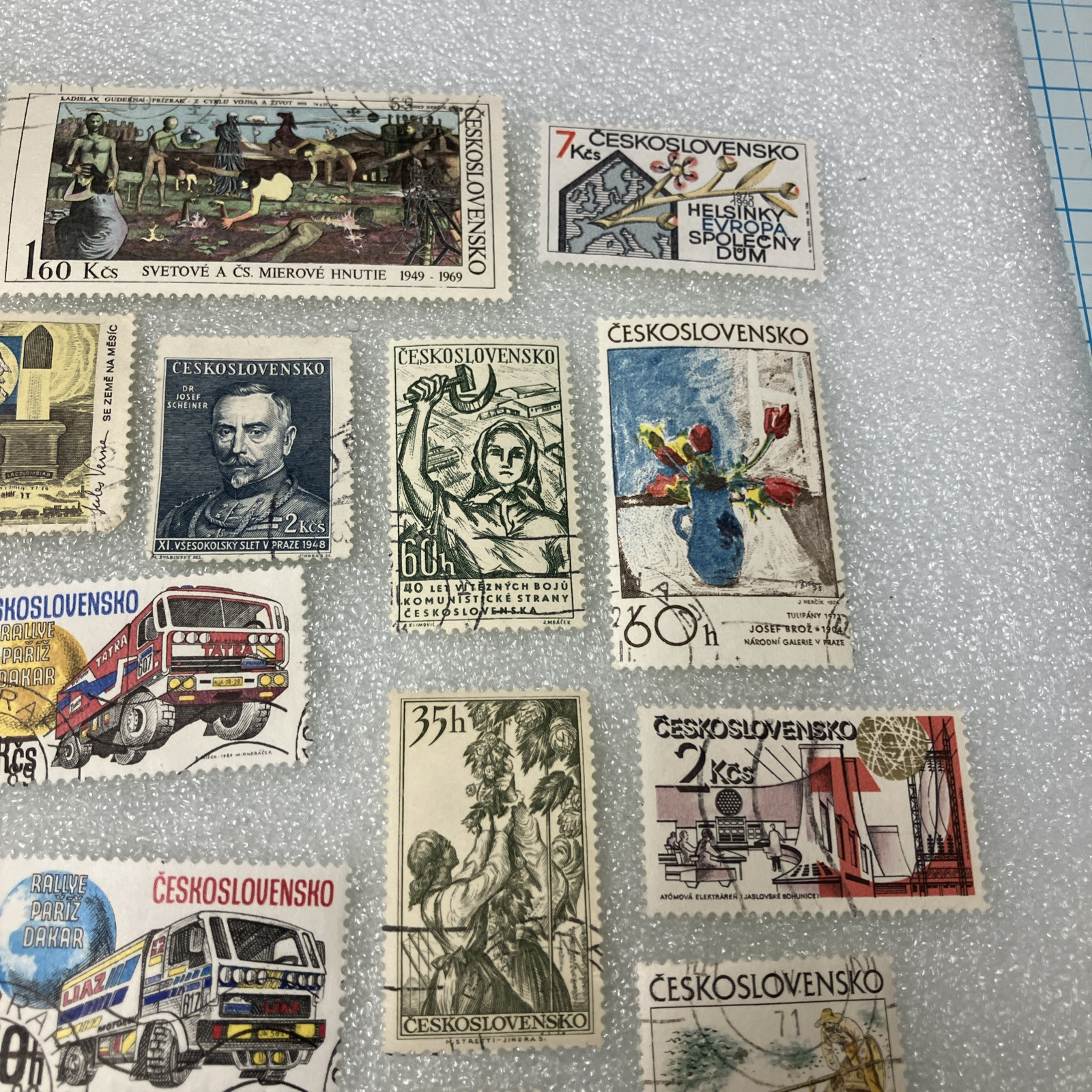 30 Vtg USED Czechoslovakia 1950-1990 Colorful Stamps, Nice Mixed Lot, $1 Ships.