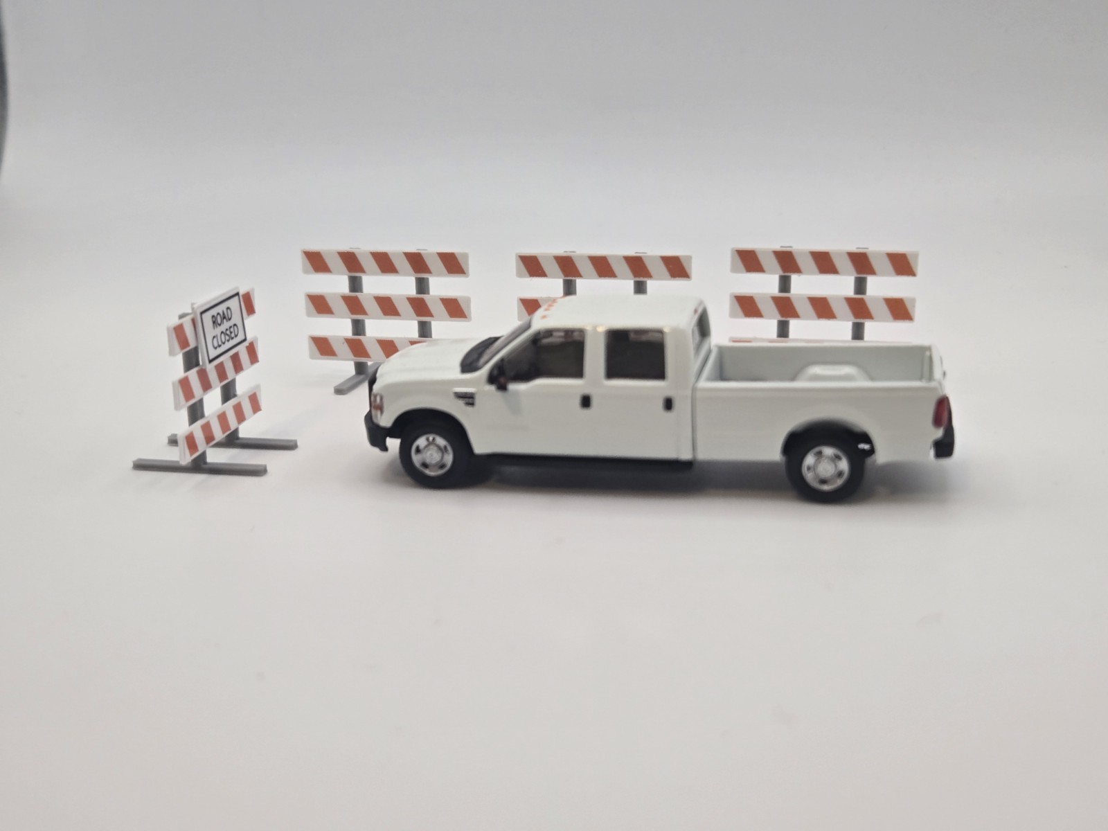 1/87 Scale Type III Barricade *4 Pack* with Road Closed Sign
