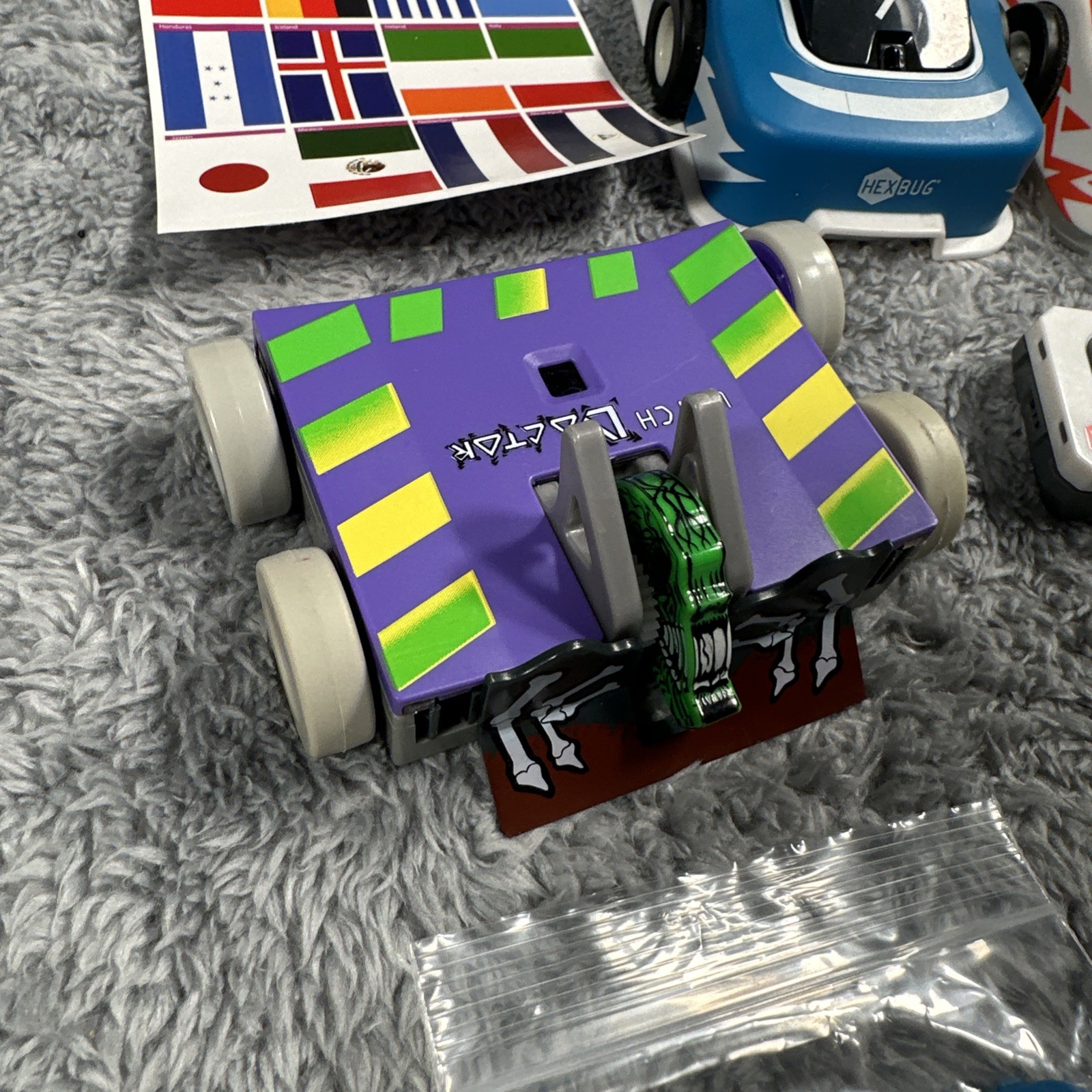 Lot 4 HEXBUG BATTLEBOTS 2 Remotes Stickers And Soccerballs Robots Toys Learning