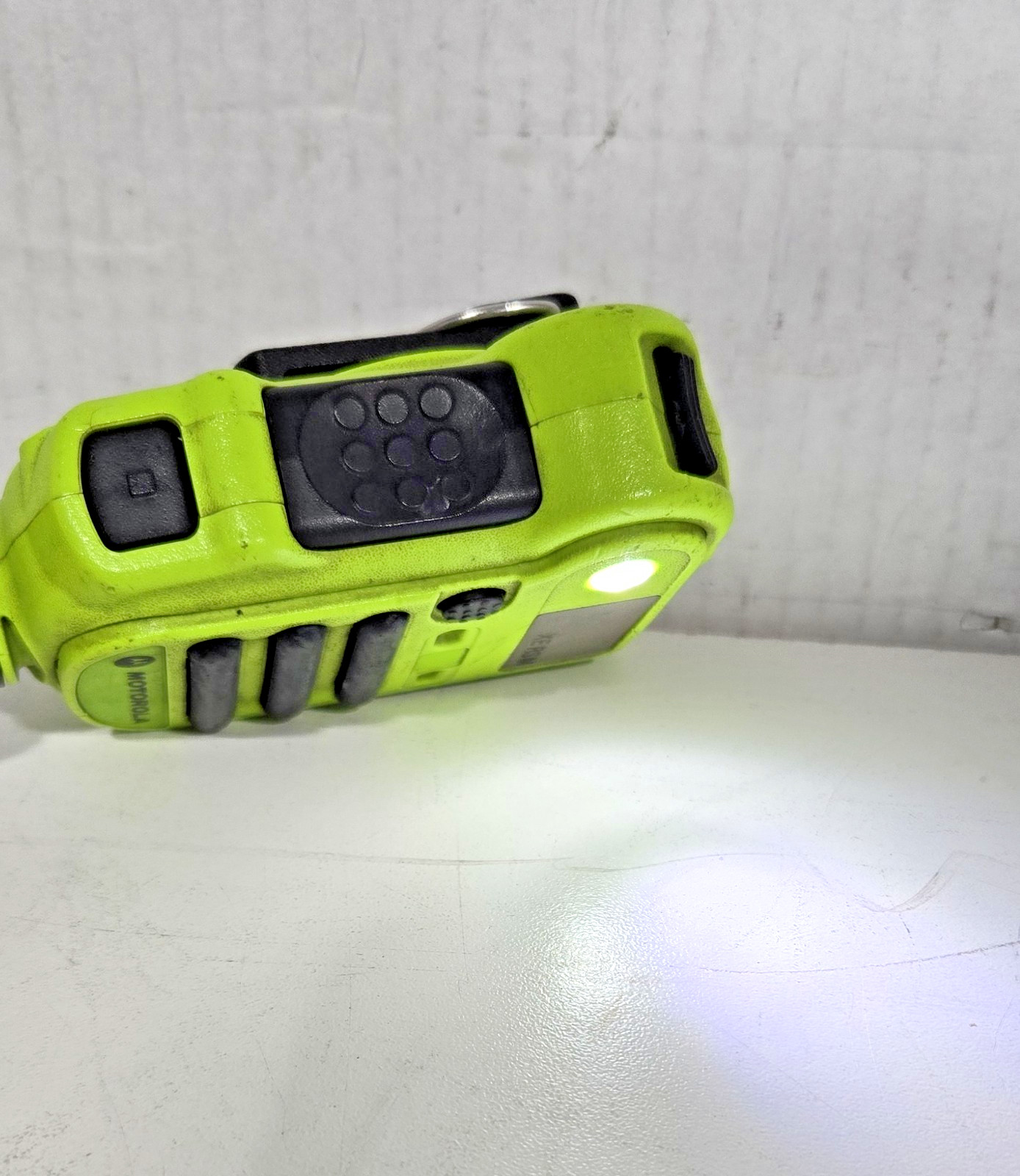 Motorola XE RSM NNTN8203A Remote Speaker Microphone for APX Radios Tested