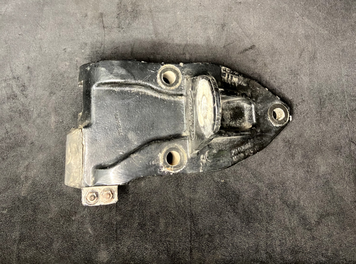 Peterbilt Sleeper Air Ride Bracket 29-02785M000